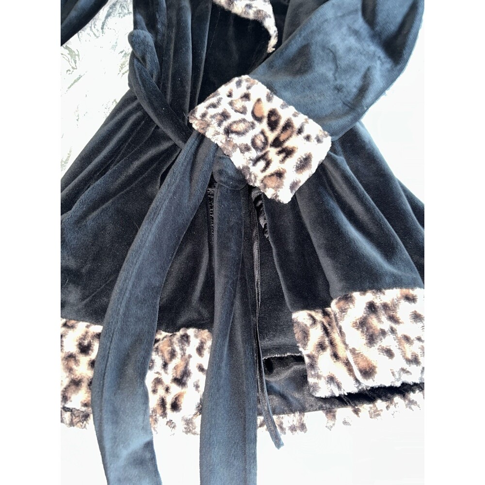 Betsy Johnson Robe Sz S Black W/ Leopard Print Collar & Cuffs. Cute Bow In Back - Picture 2 of 6